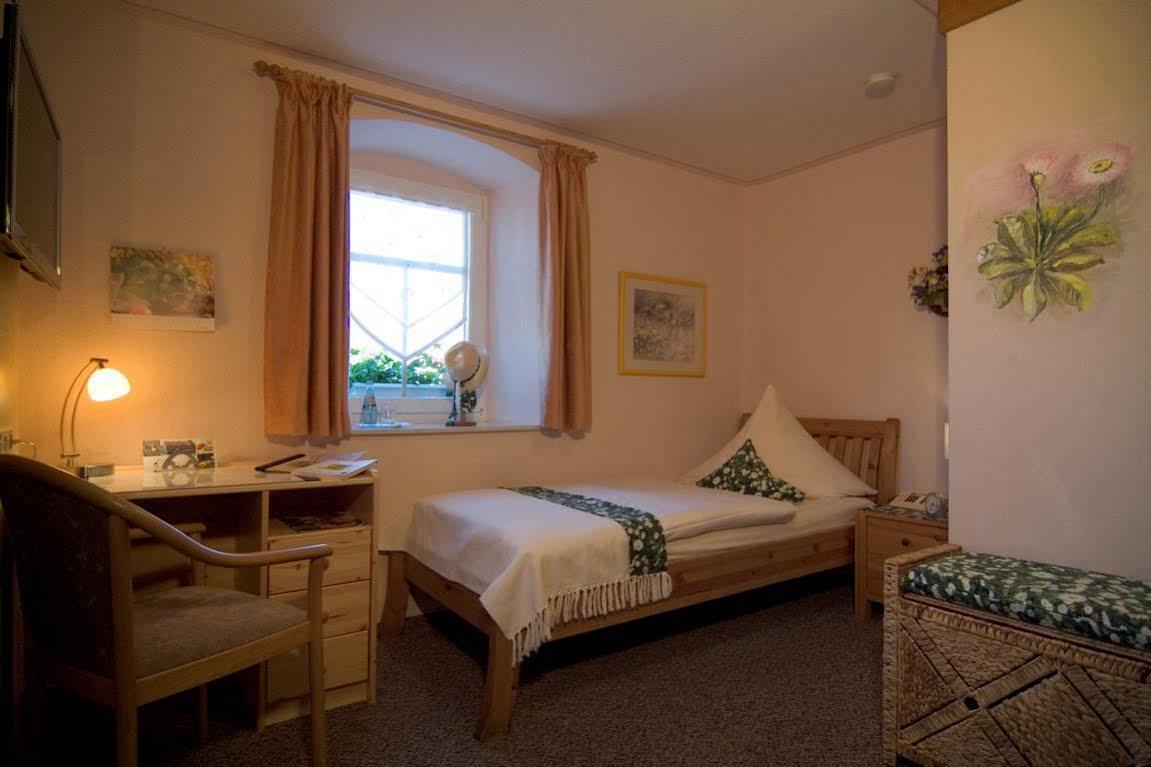 Logis L'Auberge Gutshof بيشوفسفيردا المظهر الخارجي الصورة